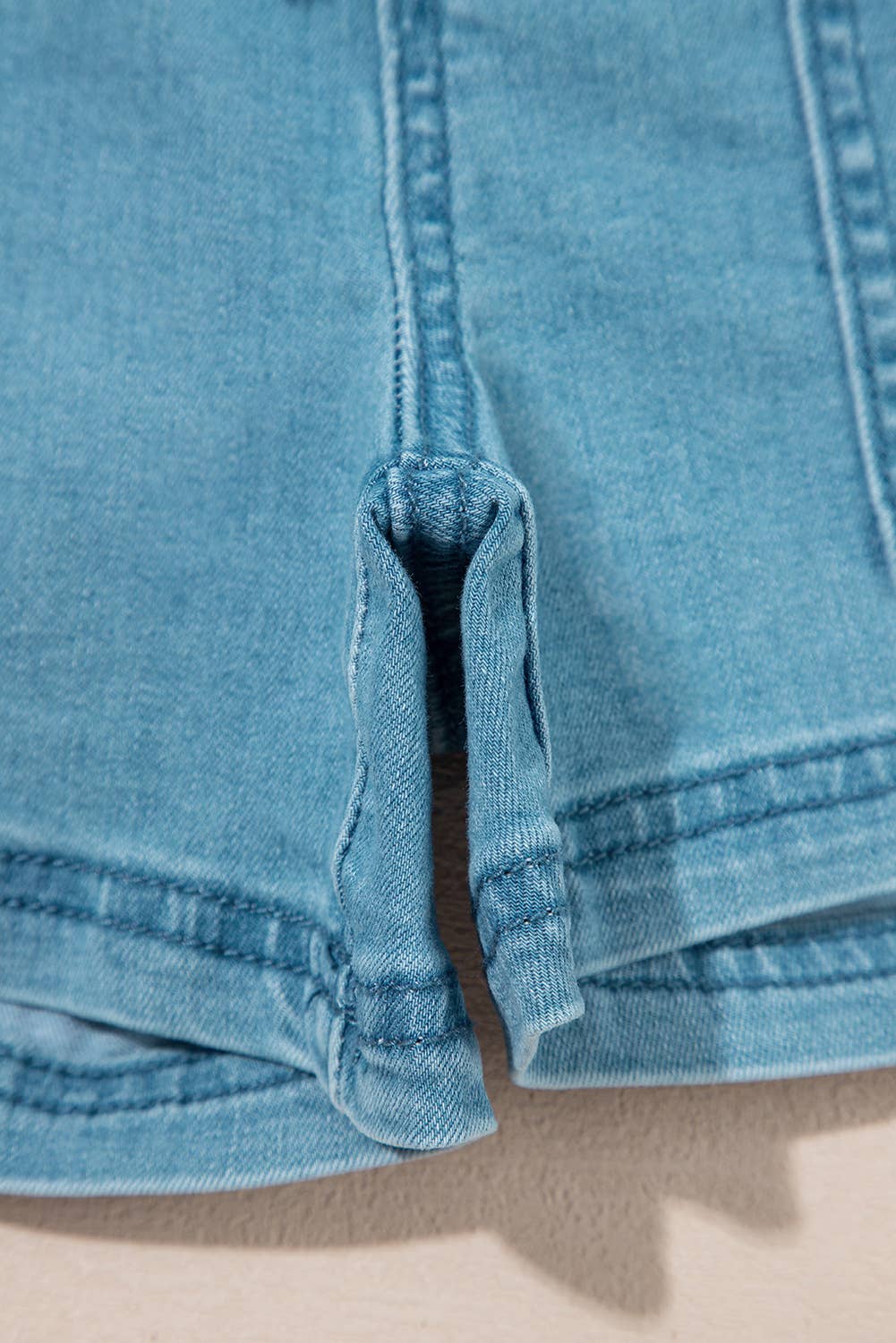 Western Contrast Drawstring Elastic Waist Denim Shorts